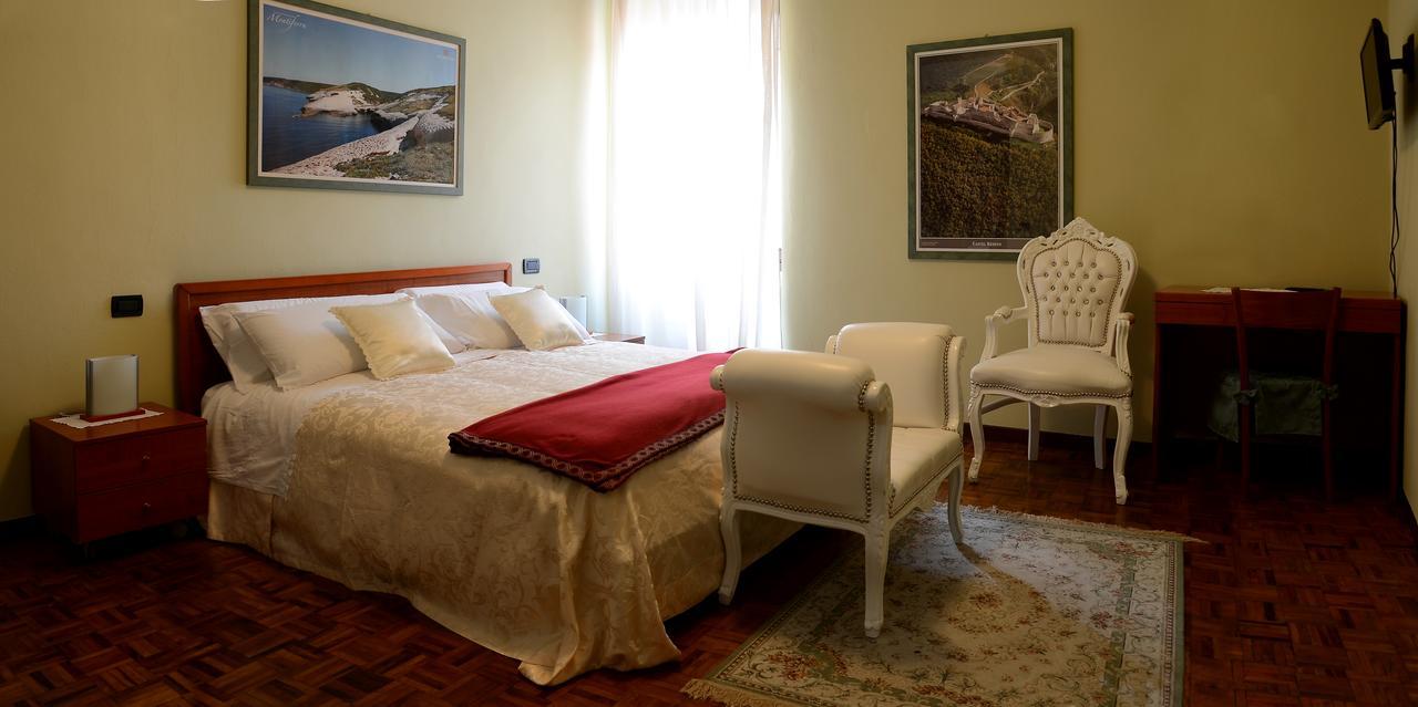 קיארי Hotel La Fenice מראה חיצוני תמונה