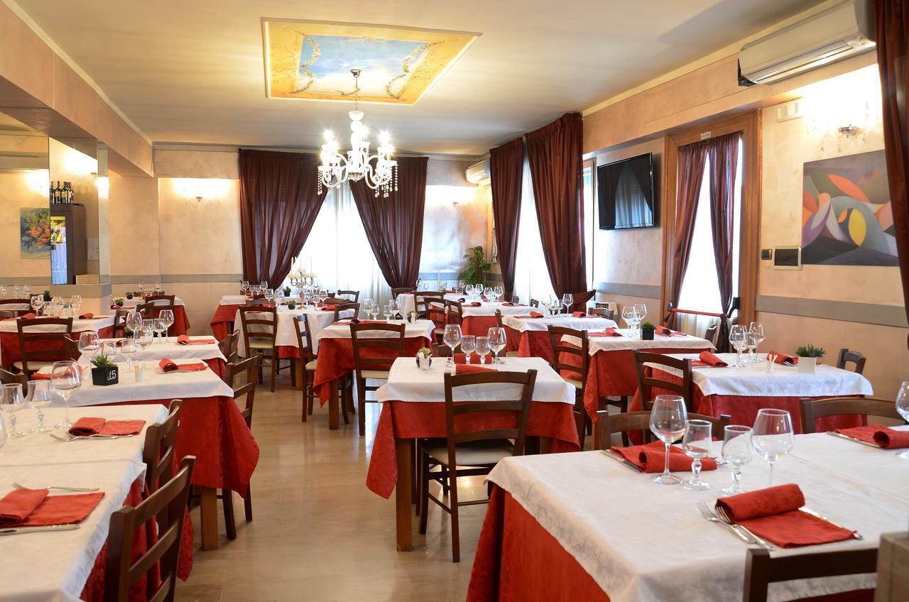קיארי Hotel La Fenice מראה חיצוני תמונה